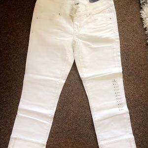 American eagle white capri jeans
